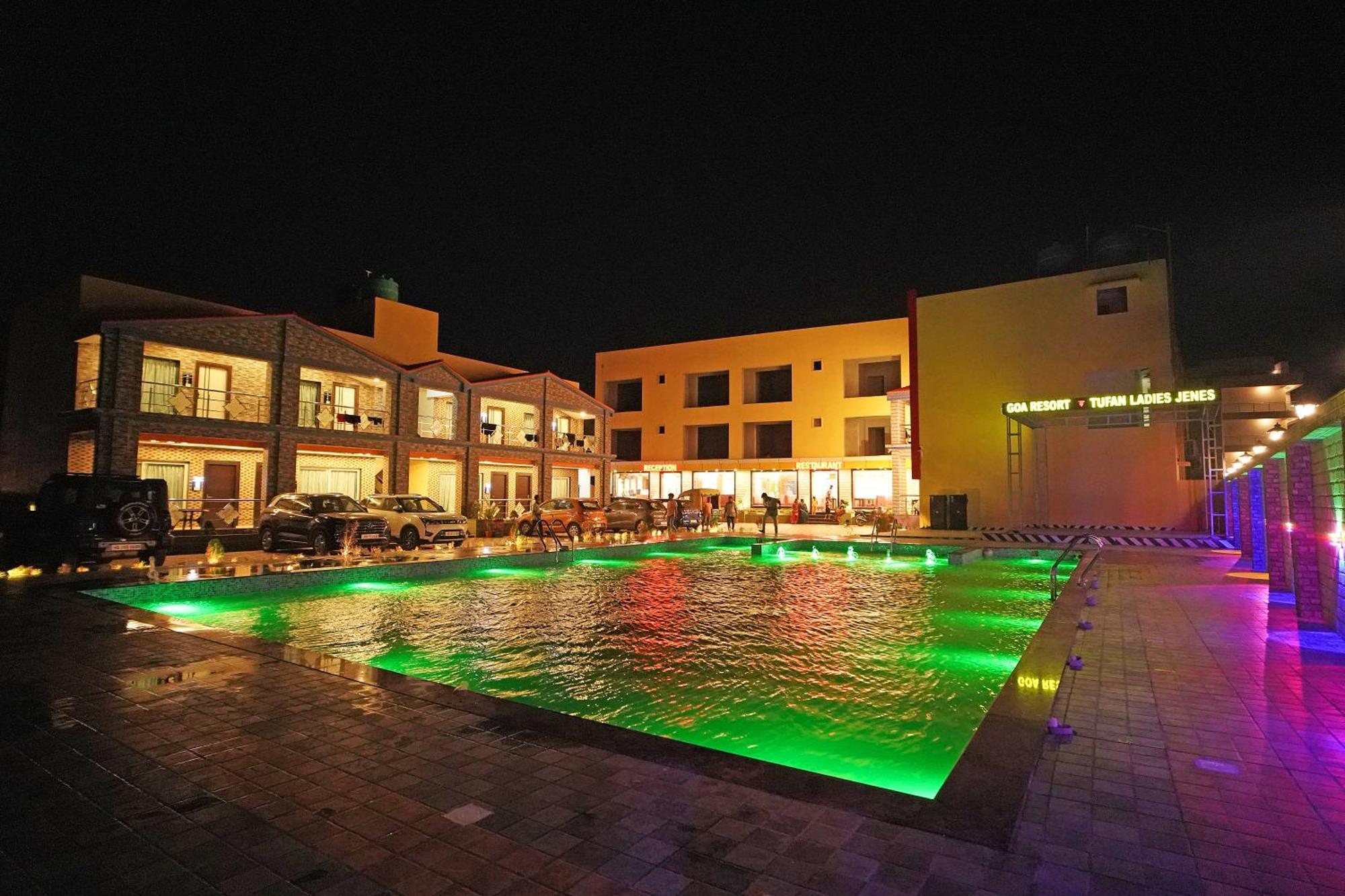 Goa Beach Resort On Beach Mandarmani Exteriér fotografie